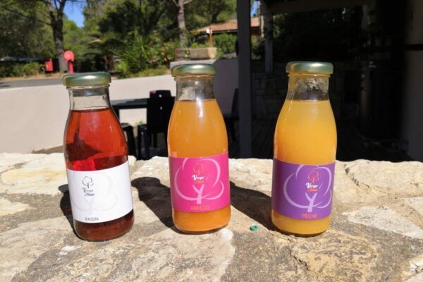 Jus de fruits en vente au camping